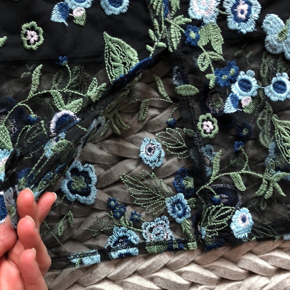 BCBG Pencil Skirt size 4 - Picture 6 of 6